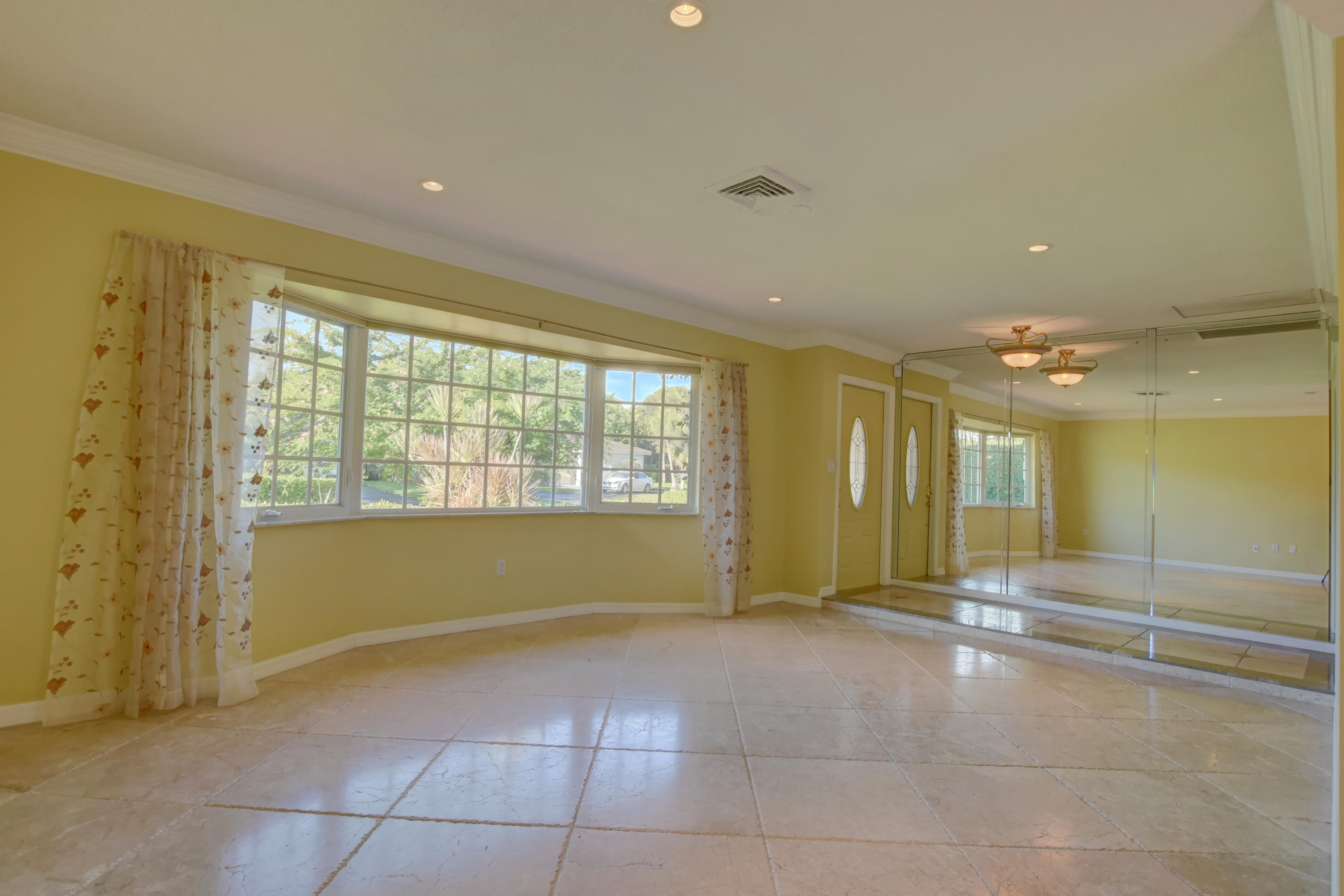 885 Northwest 7th Street Boca Raton, FL 33486 - Photo 5 of 36 entry/living room