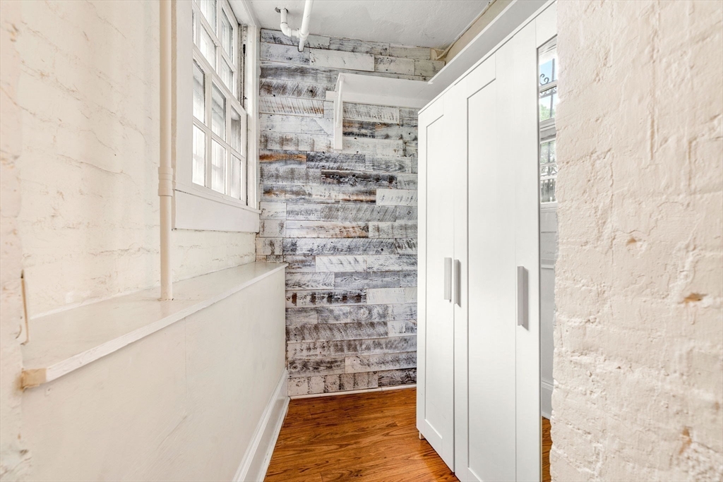 112 Pinckney Street, Unit 4 Boston, MA 02114 - Photo 5 of 27