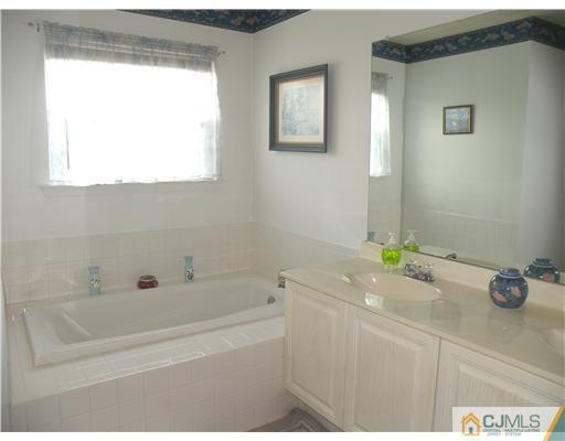 271 Nebula Road Piscataway, NJ 08854 - Photo 8 of 10 Gallery Image 8