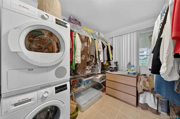 a view of living room with washer and dryer
