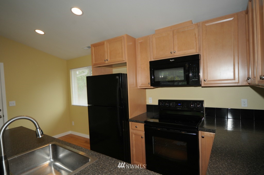 810 Queen Avenue Northeast Renton, WA 98056 - Photo 11 of 25