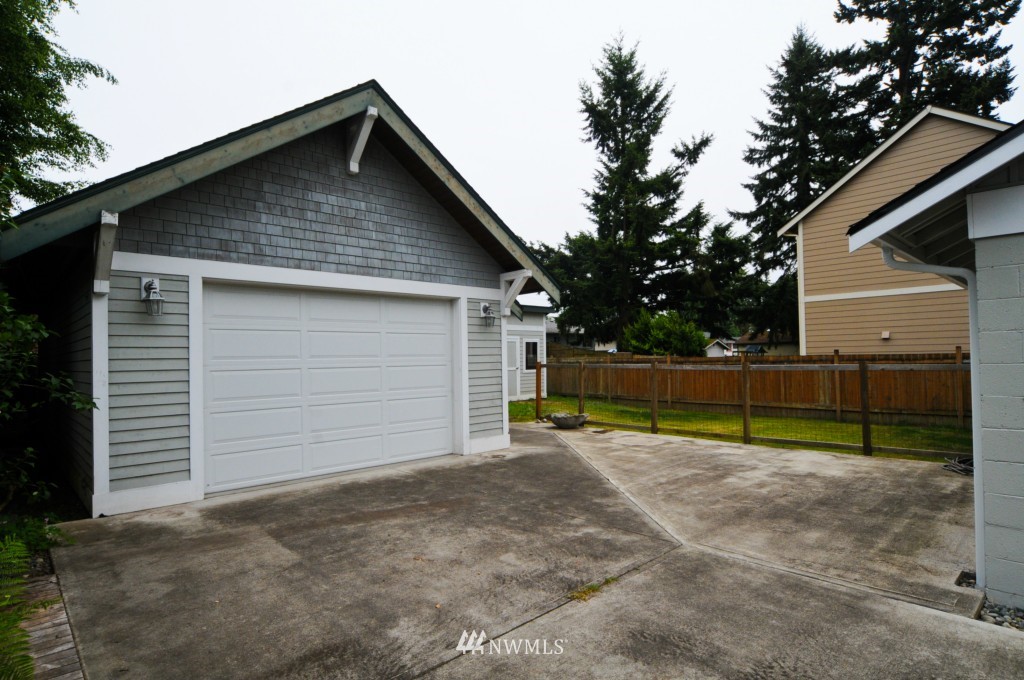 810 Queen Avenue Northeast Renton, WA 98056 - Photo 17 of 25