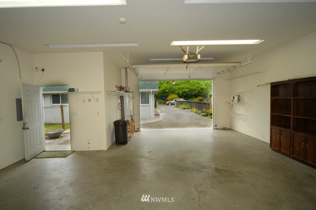 810 Queen Avenue Northeast Renton, WA 98056 - Photo 20 of 25