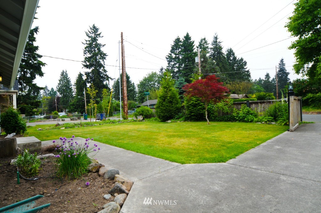 810 Queen Avenue Northeast Renton, WA 98056 - Photo 3 of 25