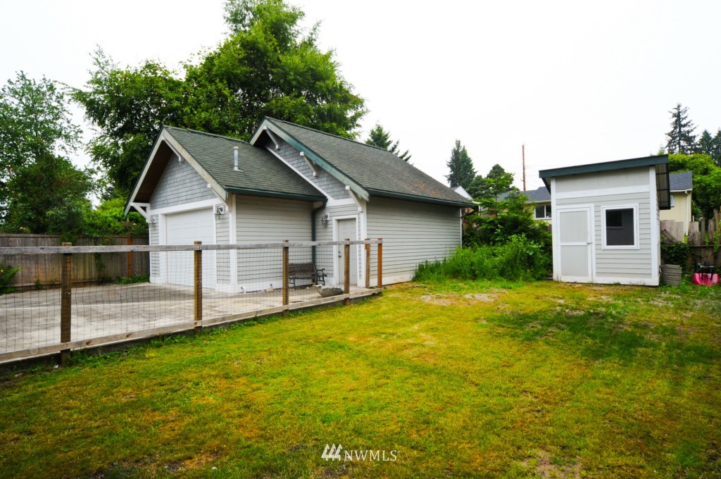 810 Queen Avenue Northeast Renton, WA 98056 - Photo 23 of 25