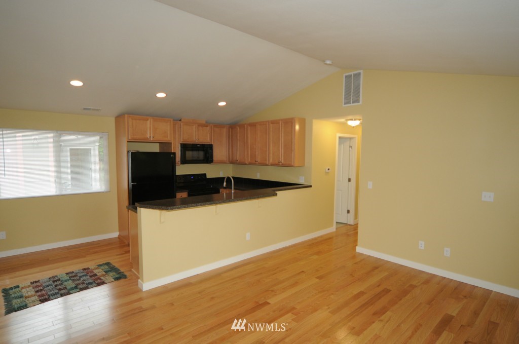 810 Queen Avenue Northeast Renton, WA 98056 - Photo 6 of 25
