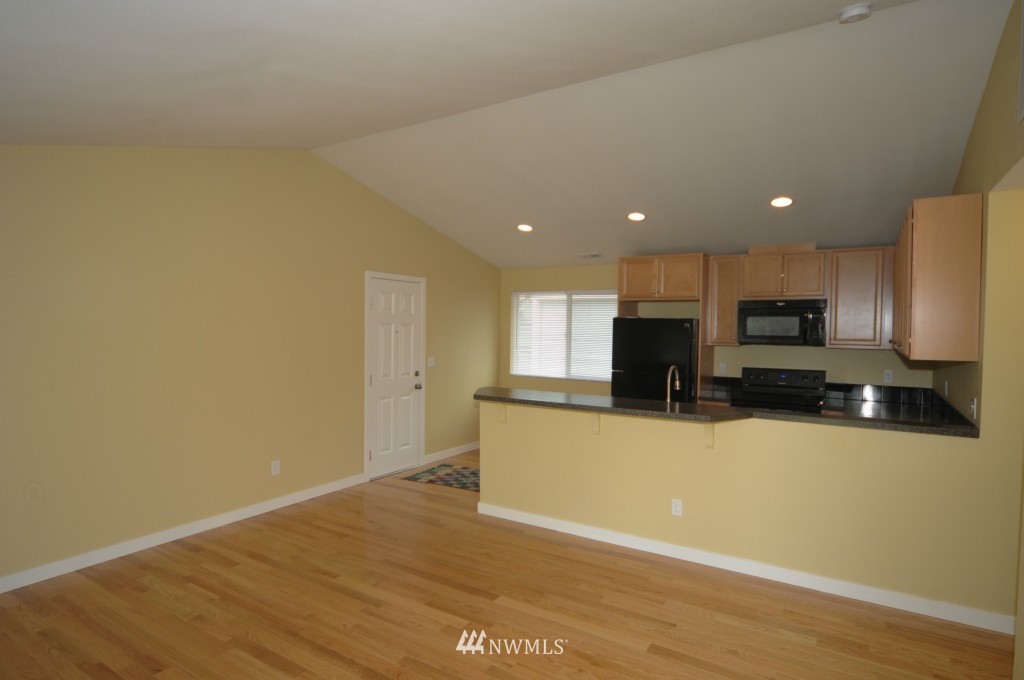 810 Queen Avenue Northeast Renton, WA 98056 - Photo 7 of 25