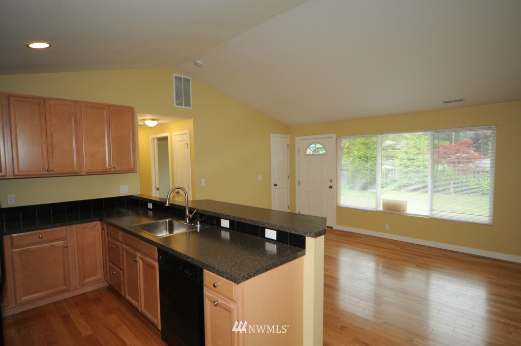 810 Queen Avenue Northeast Renton, WA 98056 - Photo 8 of 25