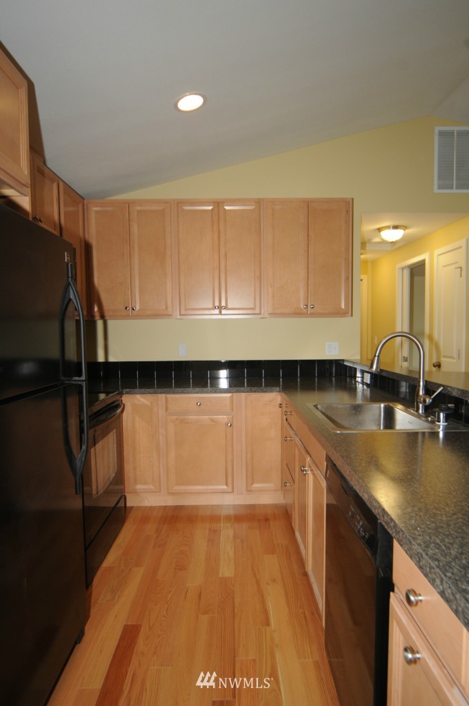 810 Queen Avenue Northeast Renton, WA 98056 - Photo 9 of 25
