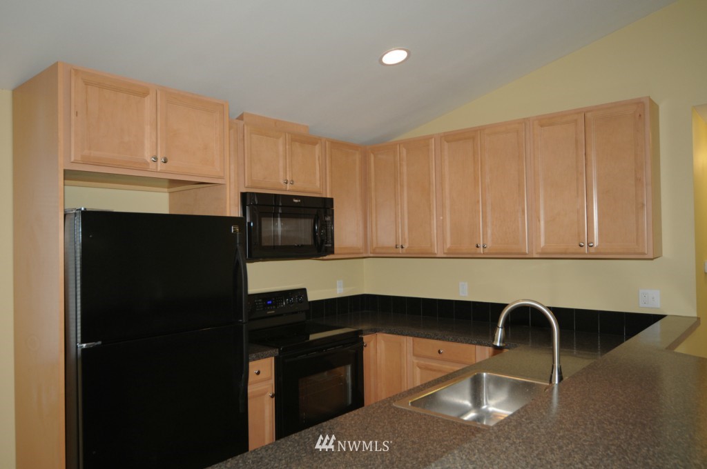 810 Queen Avenue Northeast Renton, WA 98056 - Photo 10 of 25