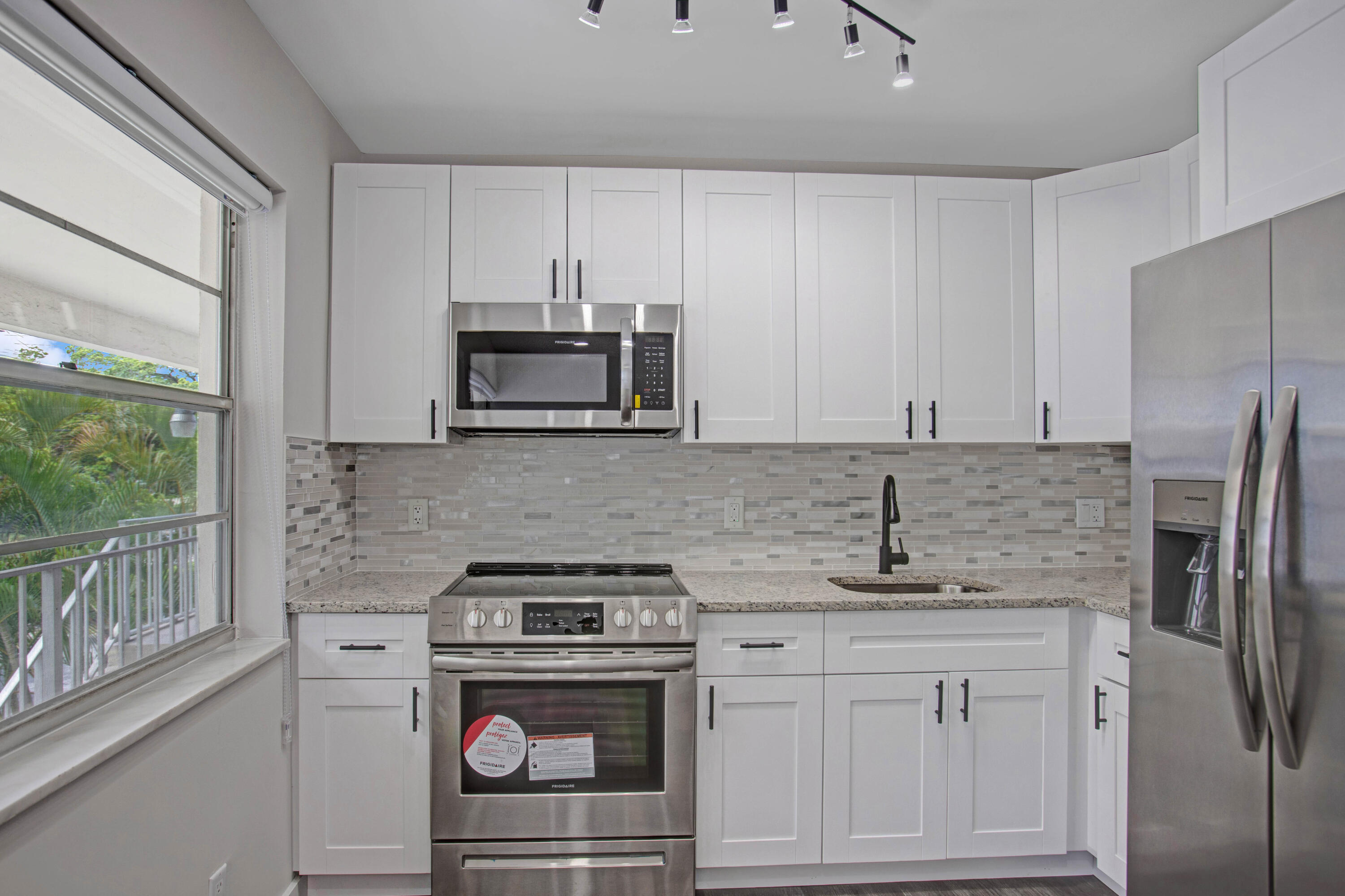 340 Northwest 19th Street, Unit 203 Boca Raton, FL 33432 - Photo 3 of 22 ED66FD67-2014-4203-BAA5-44FA7416F558
