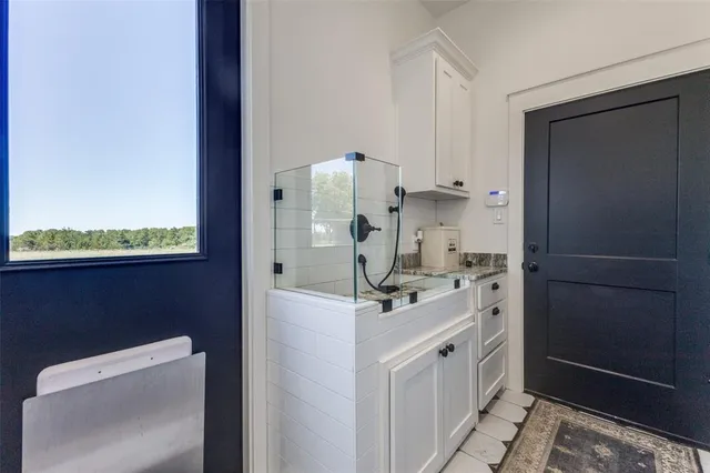 a view of living room with washer and dryer