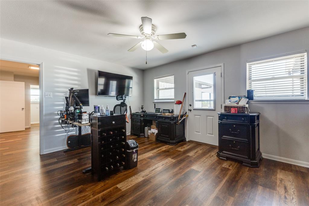 917 Marlow Road Bells, TX 75414 - Photo 34 of 40 a living room with furniture and wooden floor