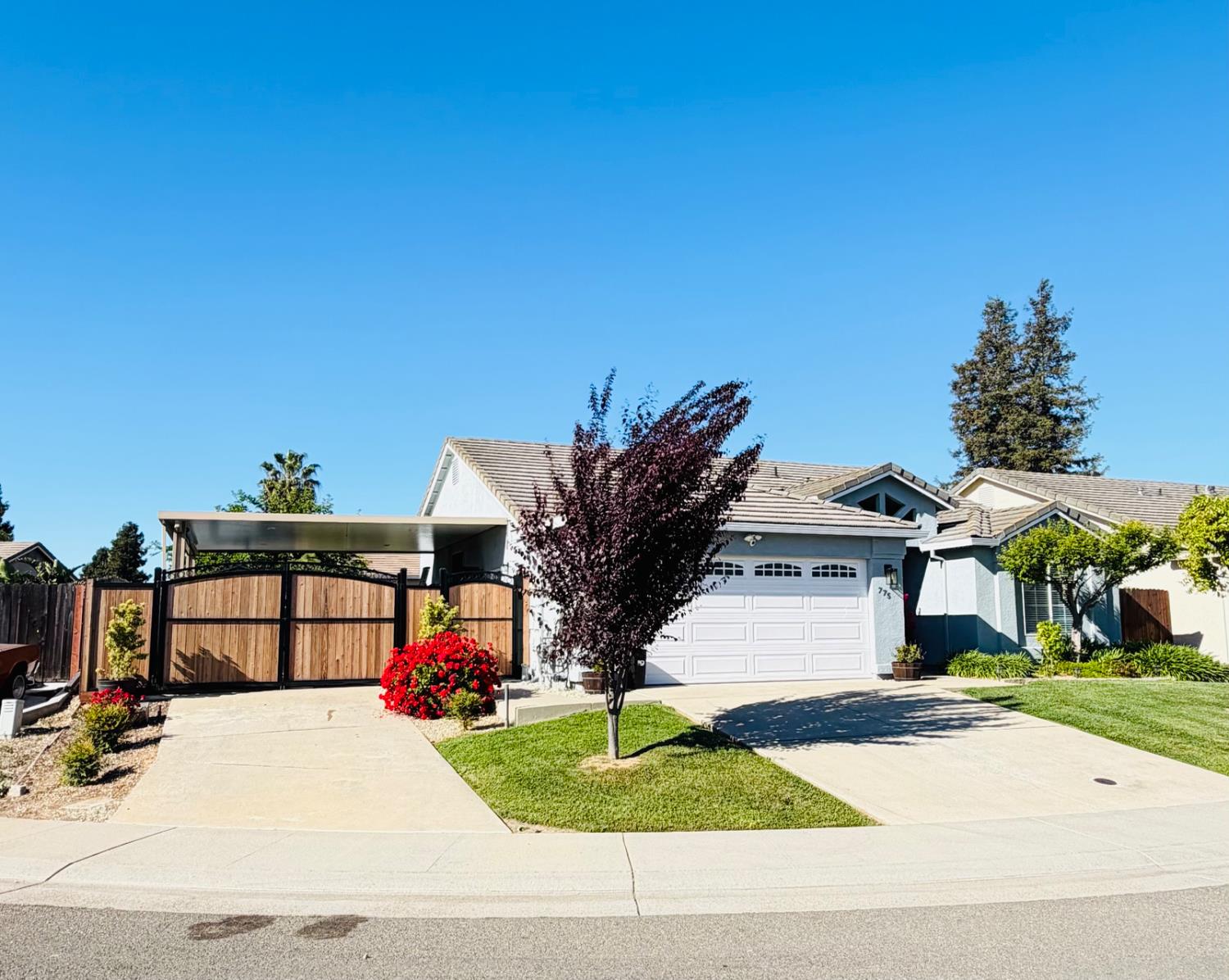 775 Oldenburg Way Galt, CA 95632 - Photo 2 of 31 a front view of a house with garden