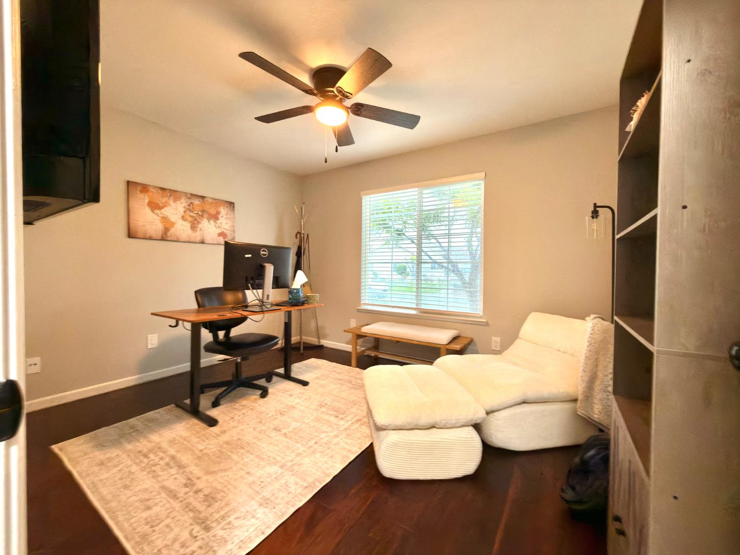 775 Oldenburg Way Galt, CA 95632 - Photo 28 of 31 a living room with furniture and a wooden floor