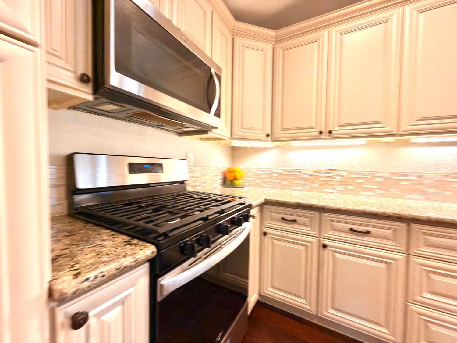 775 Oldenburg Way Galt, CA 95632 - Photo 9 of 31 a stove top oven sitting inside of a kitchen