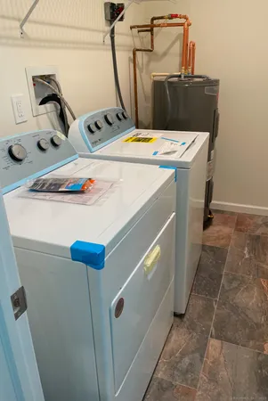 $2,000 | 8 Rose Lane, Unit 201, Danbury, CT 06811