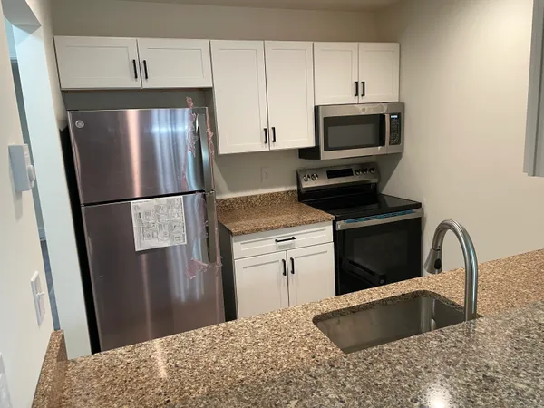 $2,000 | 8 Rose Lane, Unit 201, Danbury, CT 06811