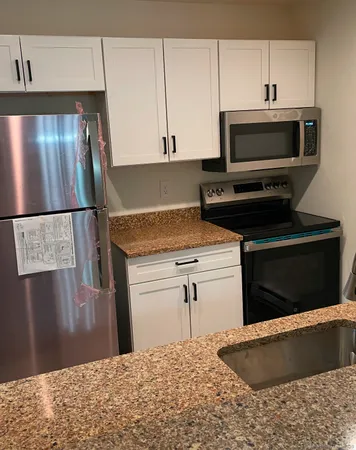 $2,000 | 8 Rose Lane, Unit 201, Danbury, CT 06811