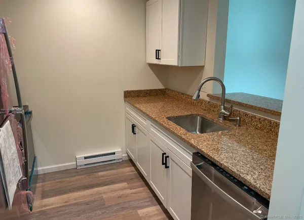 $2,000 | 8 Rose Lane, Unit 201, Danbury, CT 06811