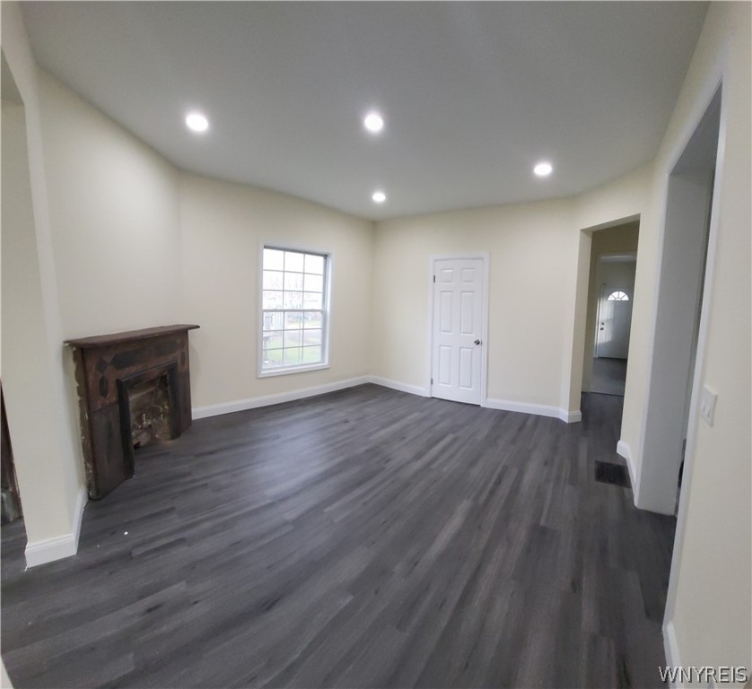 1323 West E Avenue Buffalo, NY 14213 - Photo 6 of 19 living room