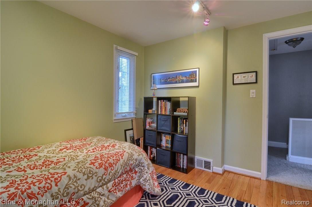 1622 Graefield Road Birmingham, MI 48009 - Photo 20 of 29 21 2nd_Bedroom_2nd_View.jpg
