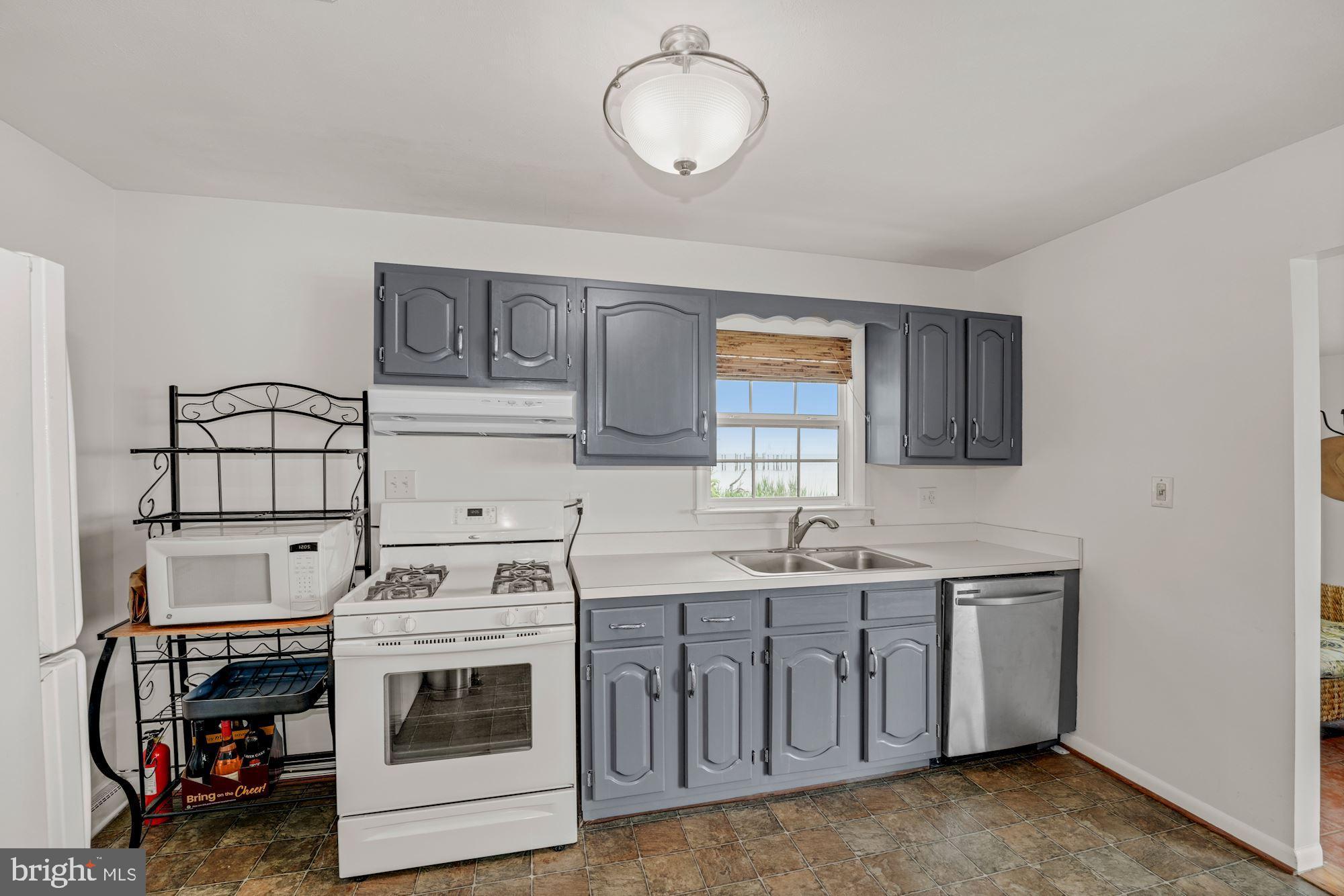 50741 Holly Point Road Dameron, MD 20628 - Photo 11 of 37 Kitchen