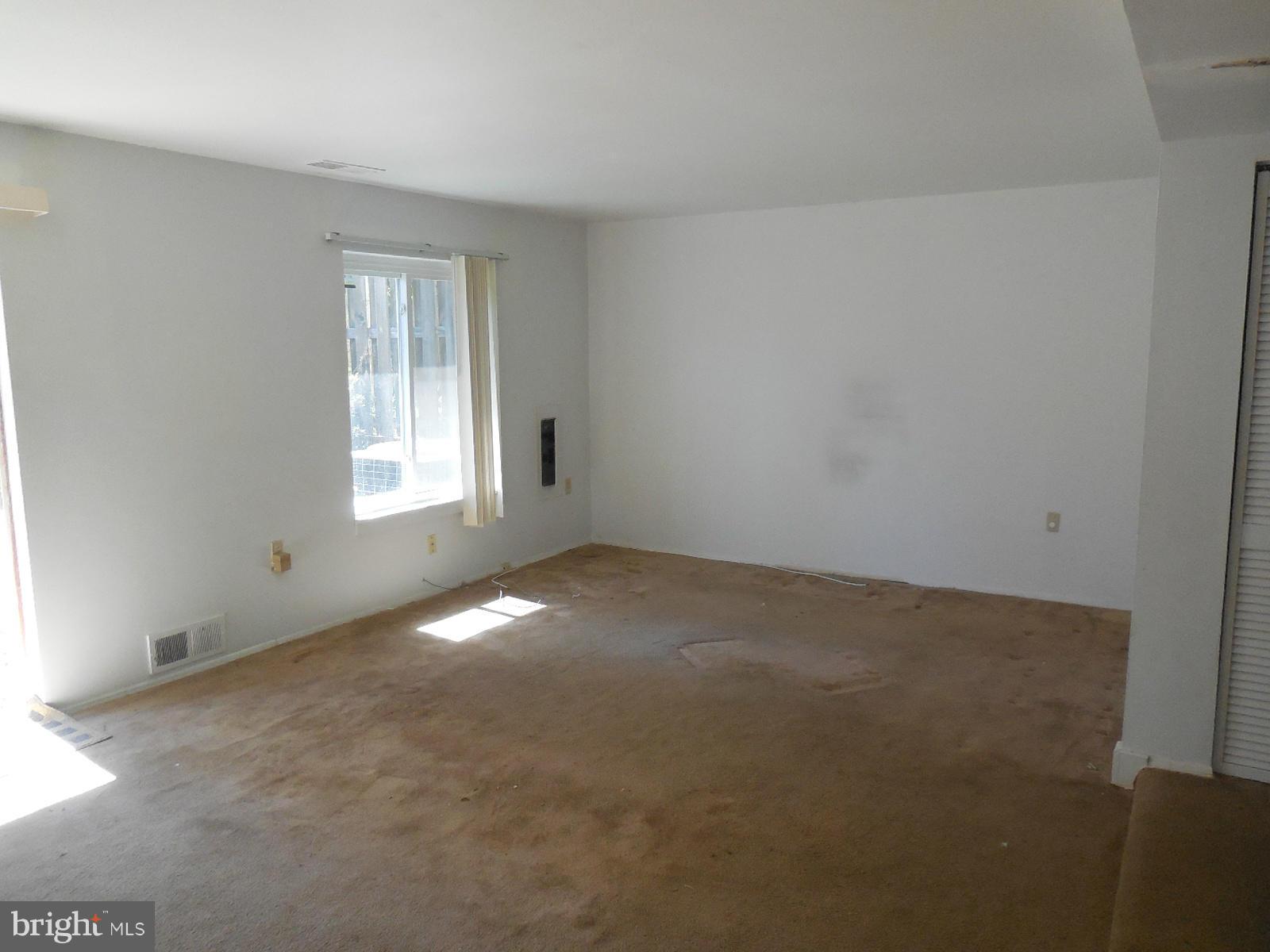 9652 Horizon Run Road, Unit 19B Gaithersburg, MD 20886 - Photo 5 of 15 Living Room
