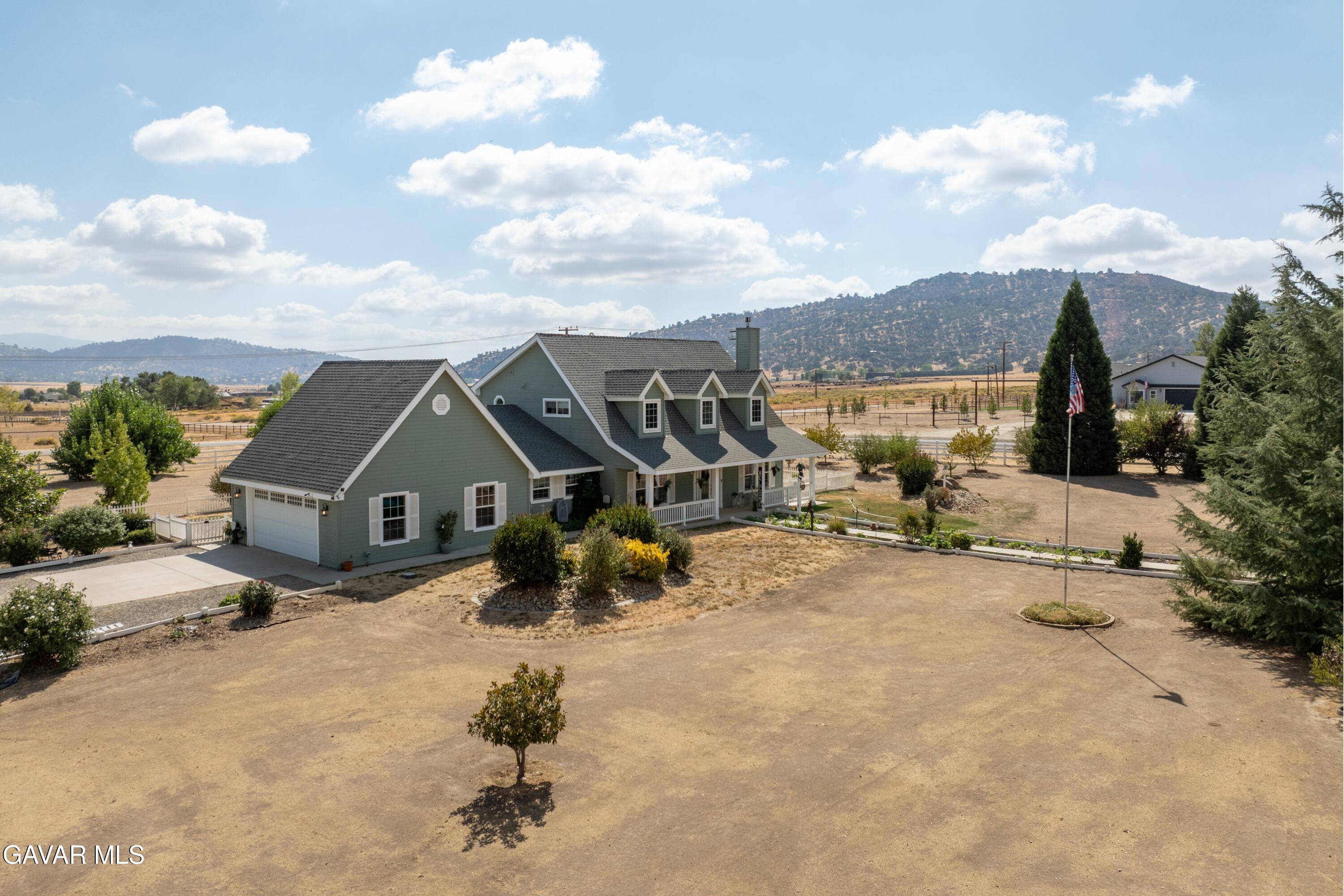 27450 Harness Drive Tehachapi, CA 93561 - Photo 24 of 44 a view of a house with a snow in the background