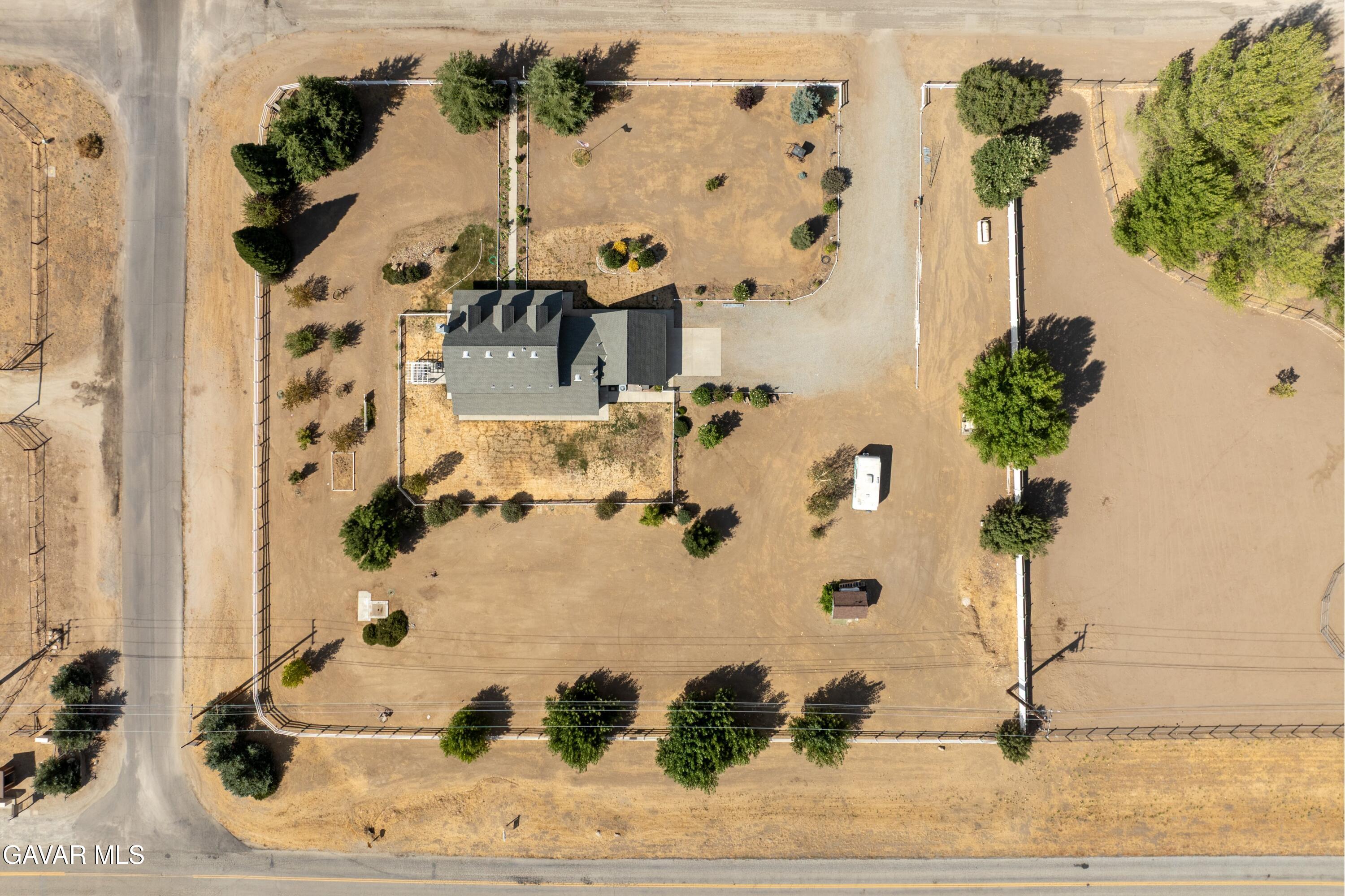 27450 Harness Drive Tehachapi, CA 93561 - Photo 34 of 44 a view of bathroom with a potted plant