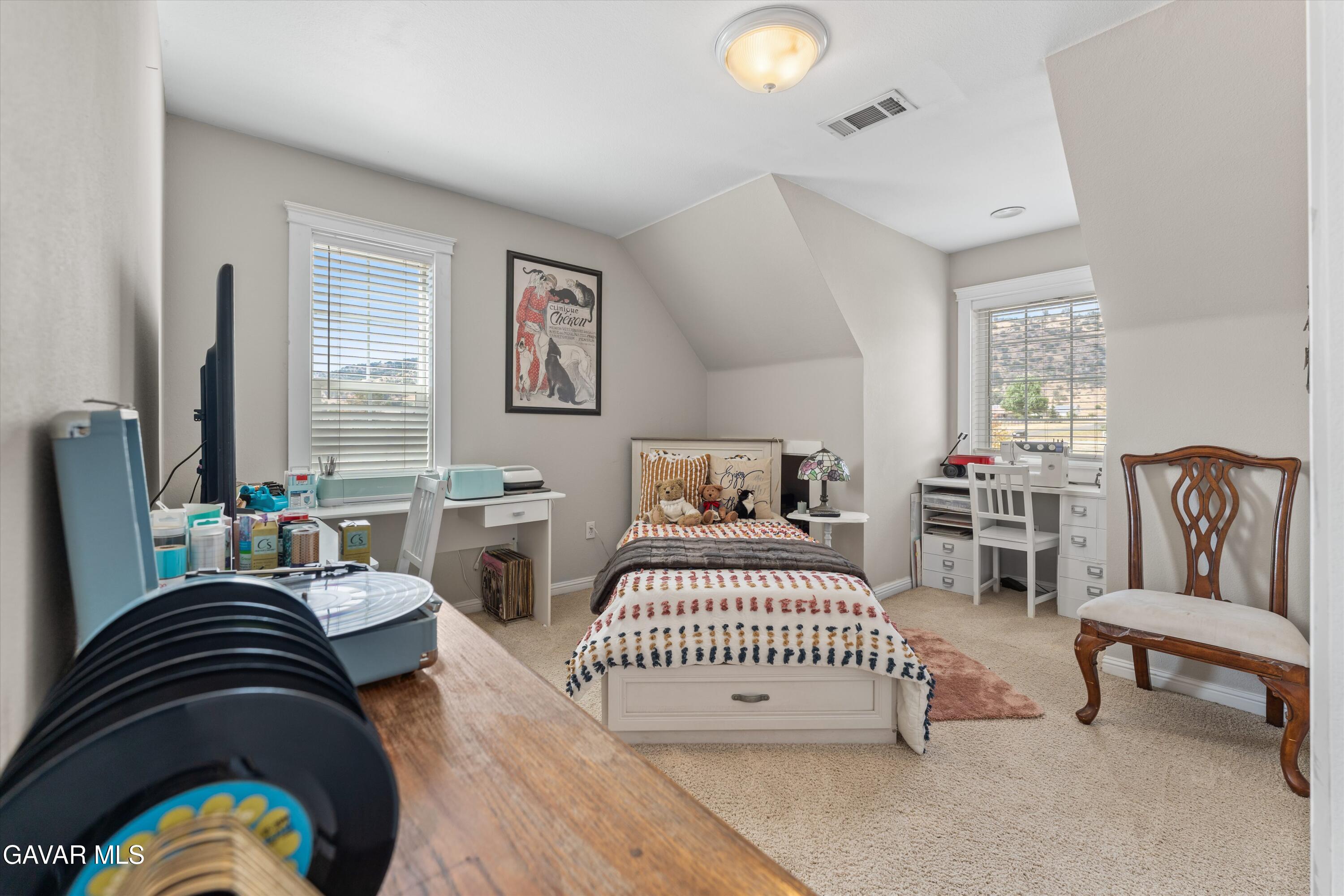 27450 Harness Drive Tehachapi, CA 93561 - Photo 44 of 44 a bedroom with two beds and a large window