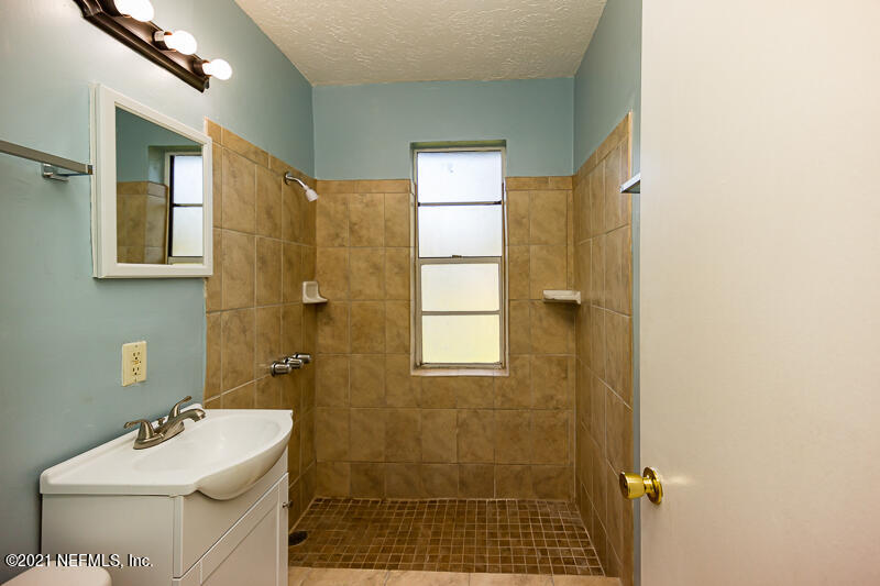 14359 Lyle Road Jacksonville, FL 32218 - Photo 13 of 21 Bathroom