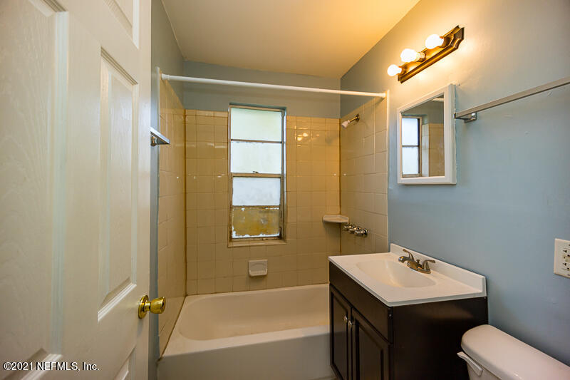 14359 Lyle Road Jacksonville, FL 32218 - Photo 18 of 21 2nd Bathroom
