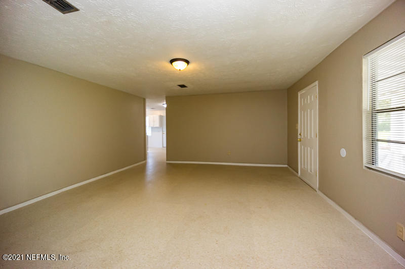 14359 Lyle Road Jacksonville, FL 32218 - Photo 7 of 21 Living View 3