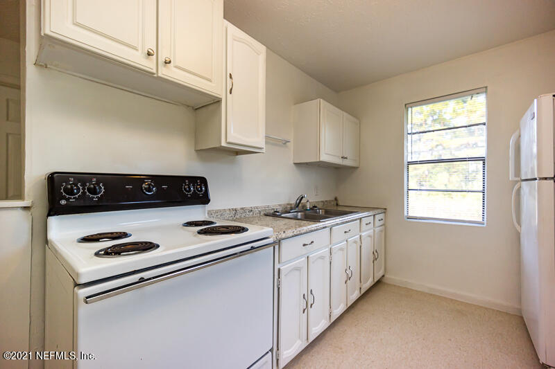 14359 Lyle Road Jacksonville, FL 32218 - Photo 9 of 21 KItchen View 2