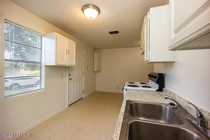 14359 Lyle Road Jacksonville, FL 32218 - Photo 10 of 21 KItchen View 3