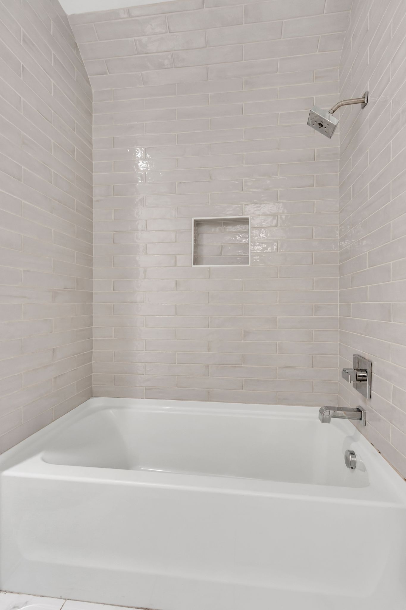 916 Green Street Franklin, TN 37064 - Photo 25 of 32 a bathroom with a bathtub