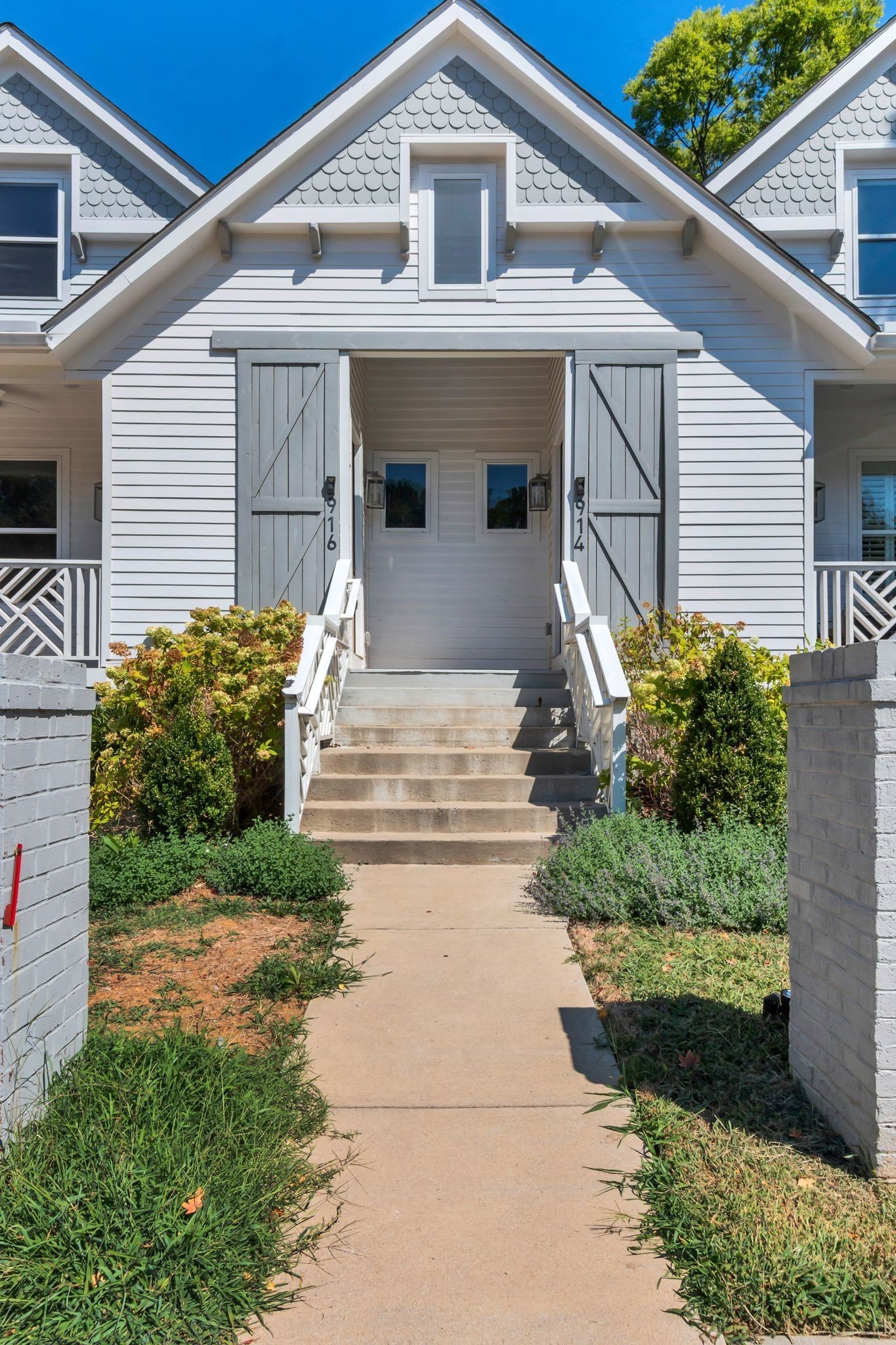 916 Green Street Franklin, TN 37064 - Photo 4 of 32 a front view of a house with garden