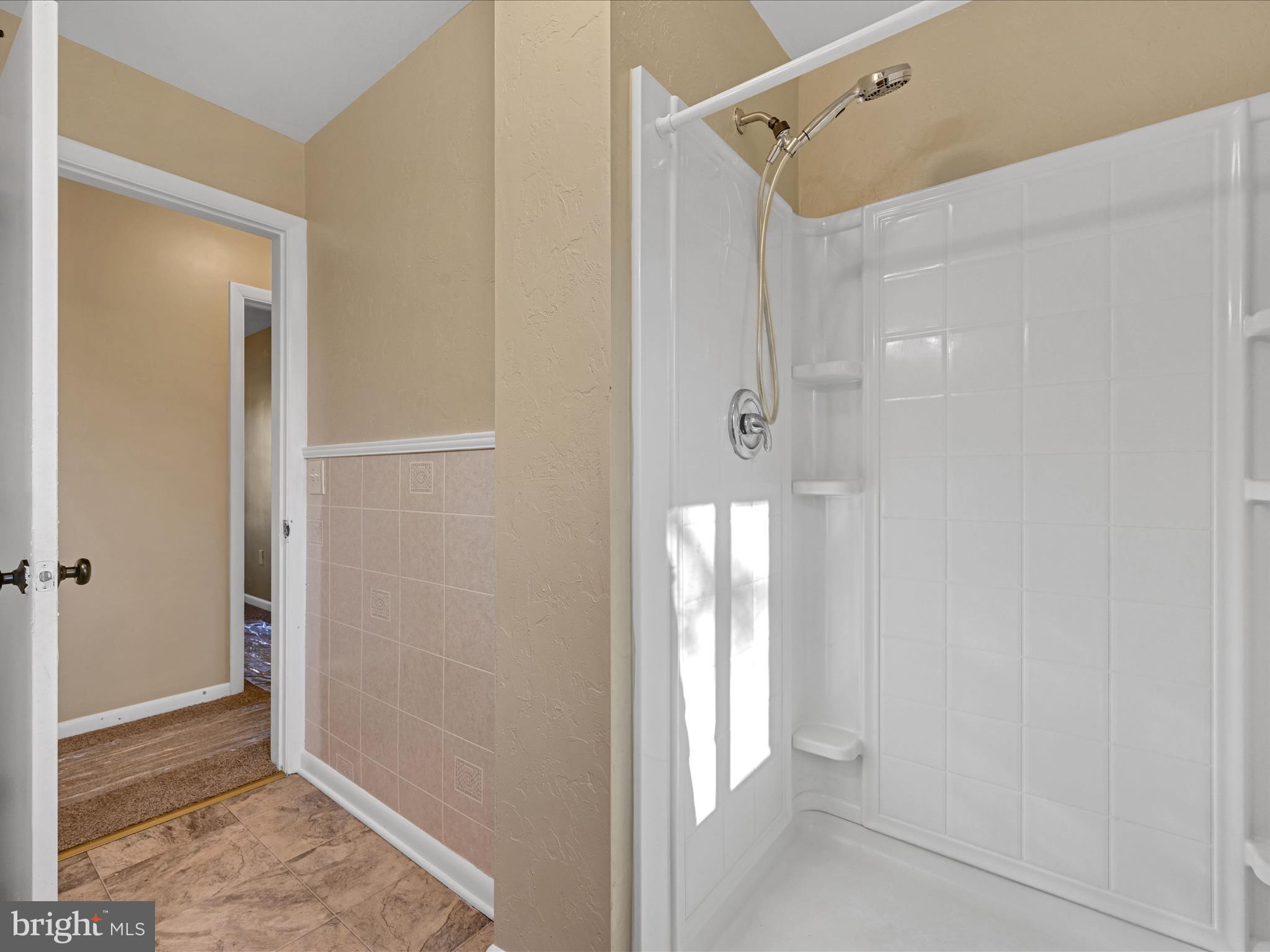 2060 Greenbriar Road York, PA 17404 - Photo 19 of 28 Bathroom