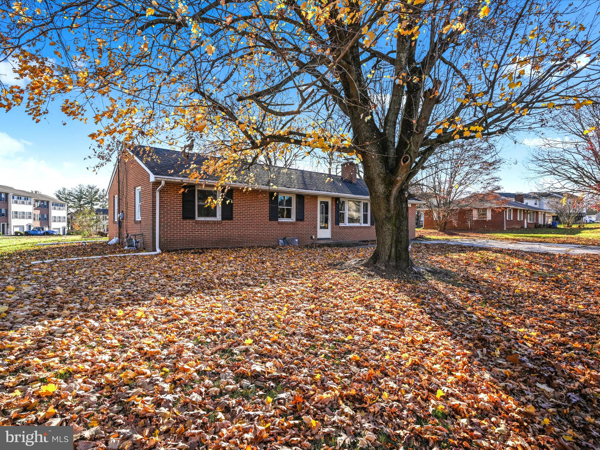 2060 Greenbriar Road York, PA 17404 - Photo 2 of 28 Front