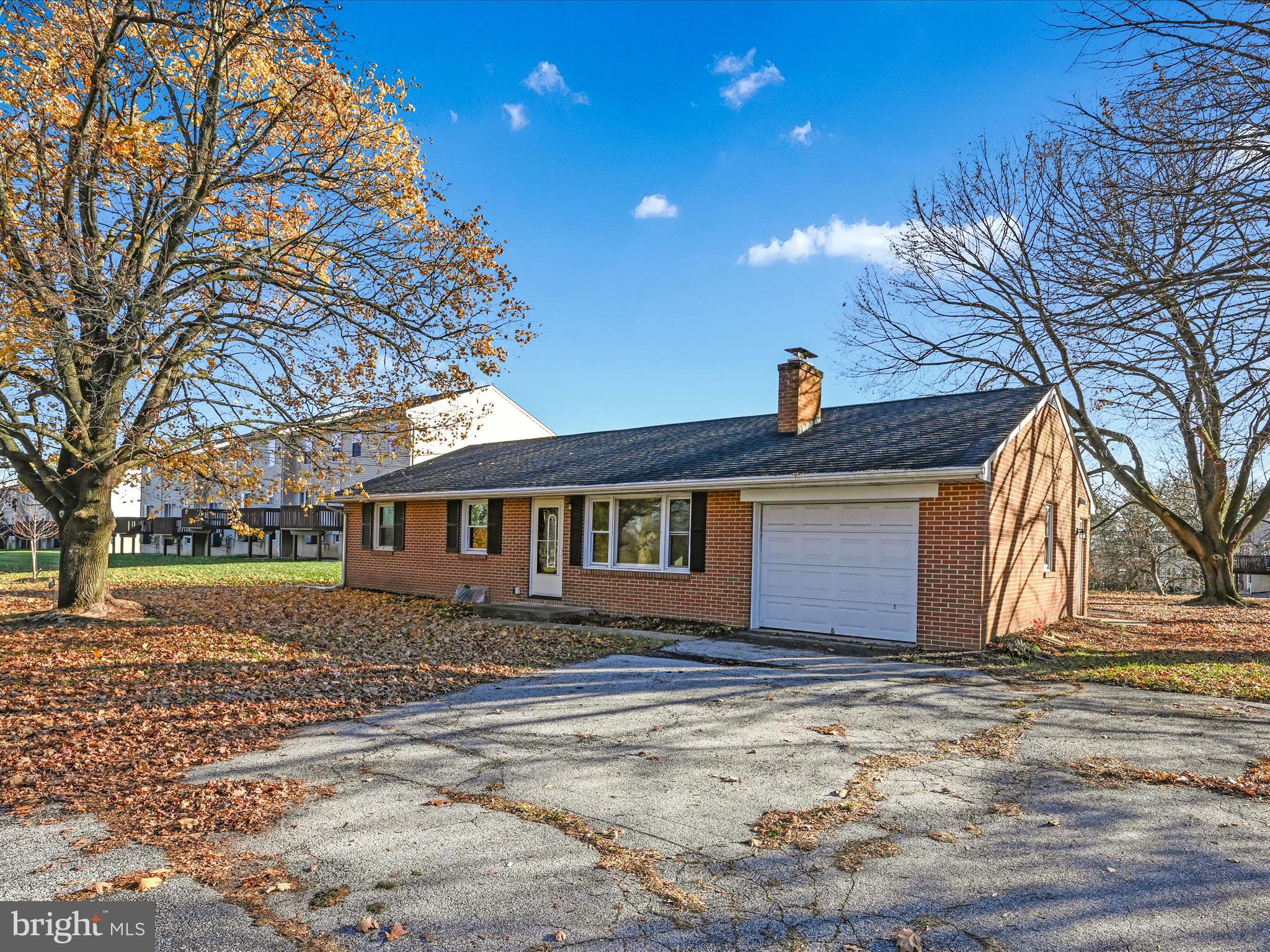 2060 Greenbriar Road York, PA 17404 - Photo 3 of 28 Front