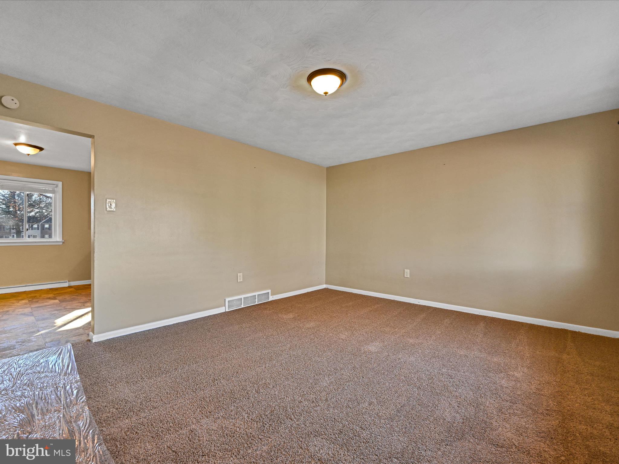 2060 Greenbriar Road York, PA 17404 - Photo 5 of 28 Living Room