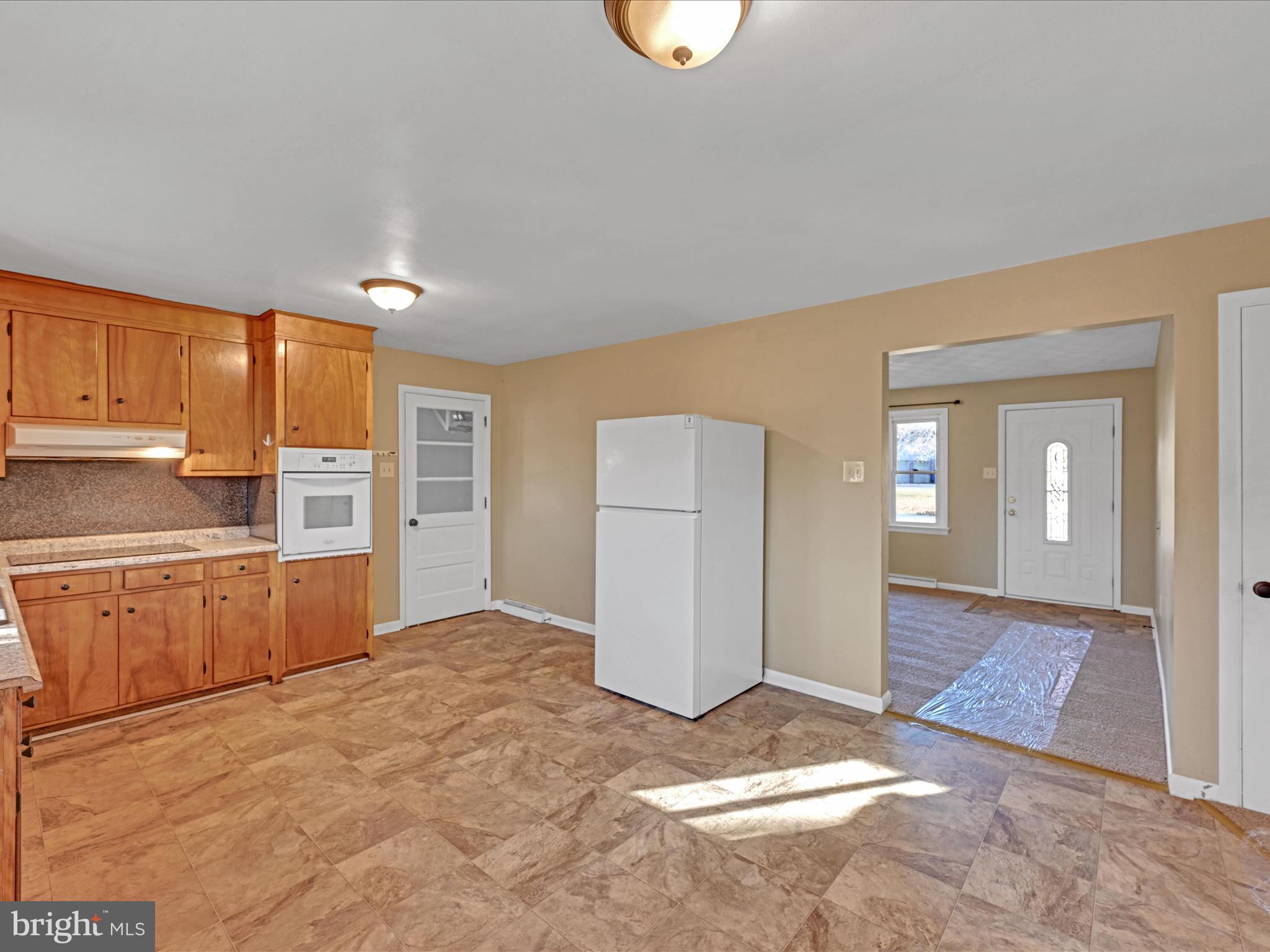 2060 Greenbriar Road York, PA 17404 - Photo 7 of 28 Eat-In-KItchen