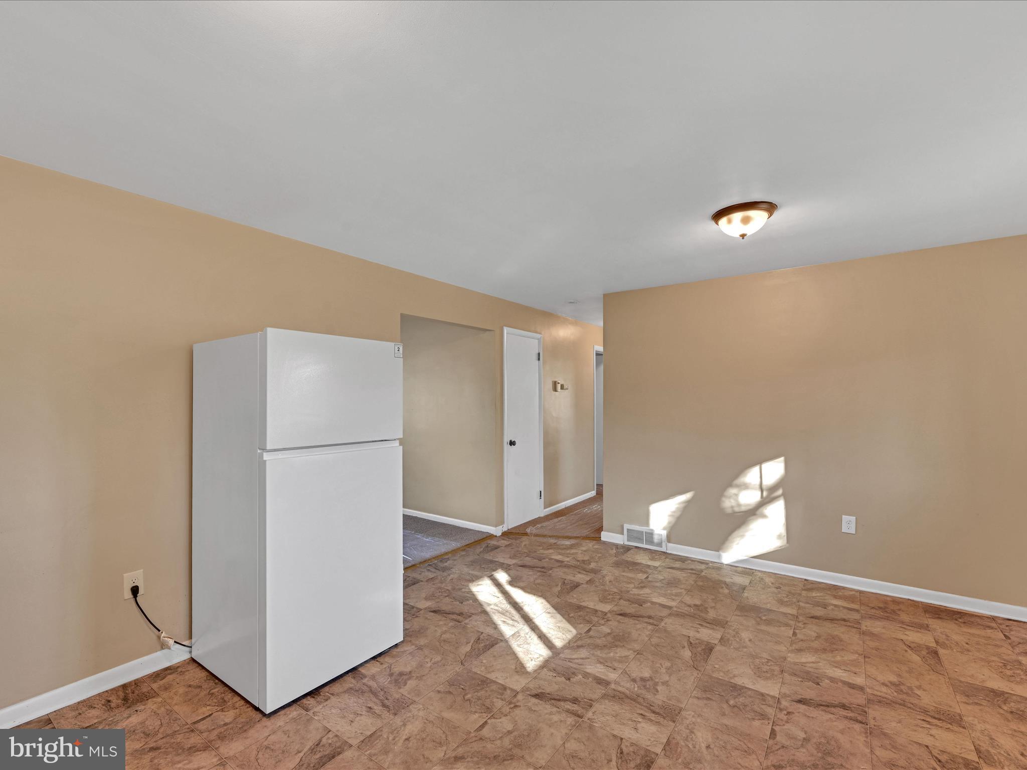 2060 Greenbriar Road York, PA 17404 - Photo 9 of 28 Eat-In-KItchen