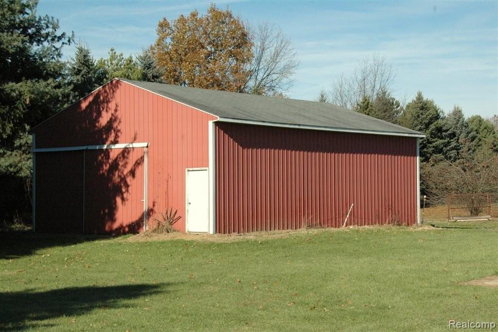 4211 Center Road Linden, MI 48451 - Photo 11 of 14 Horse Barn-Center RD