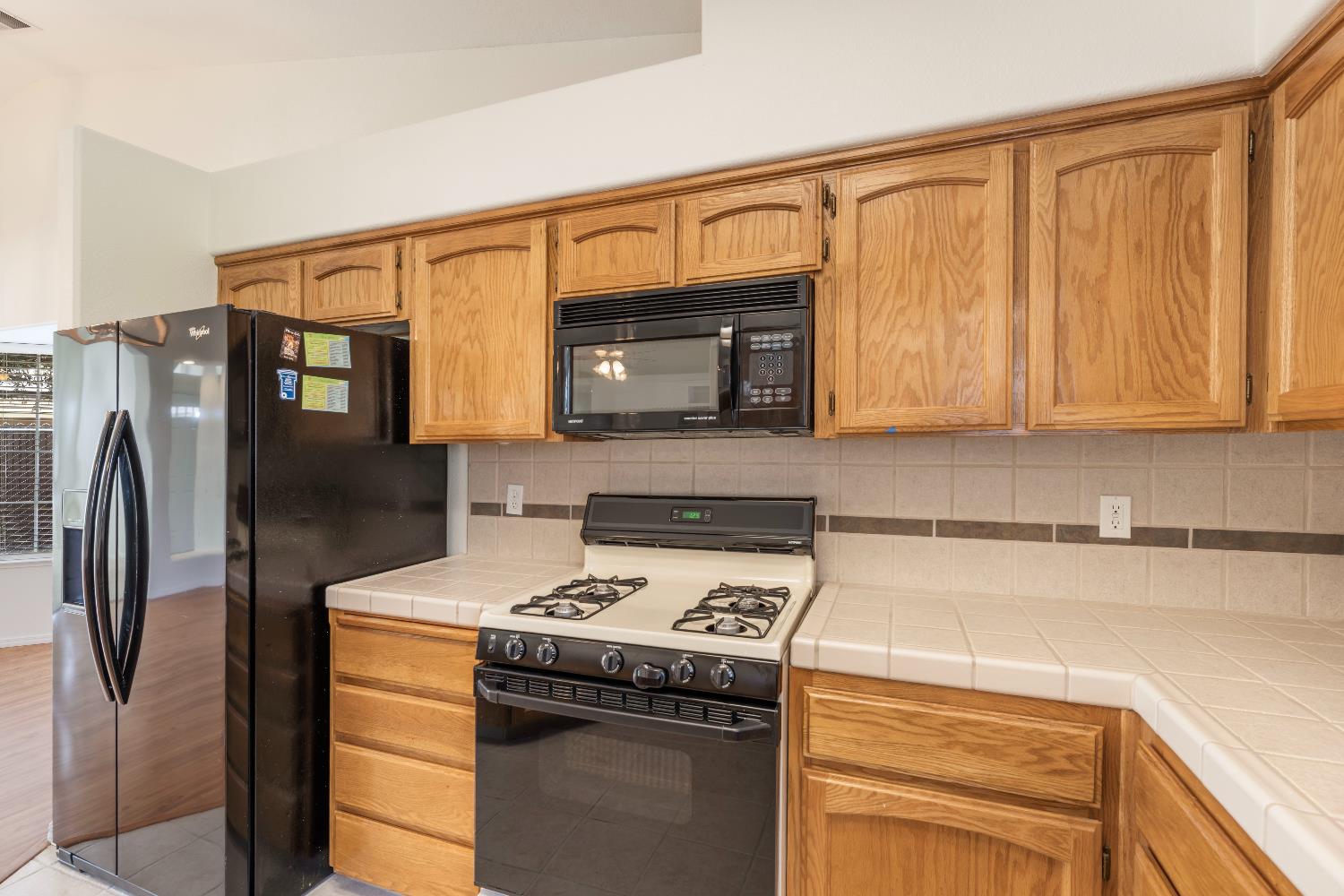 520 South Burgundy Street Kerman, CA 93630 - Photo 12 of 44