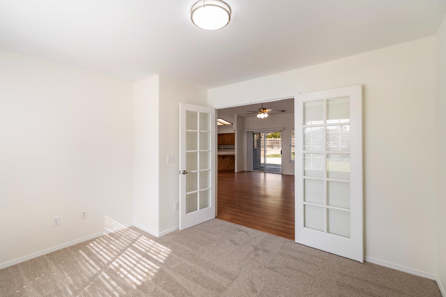 520 South Burgundy Street Kerman, CA 93630 - Photo 2 of 44