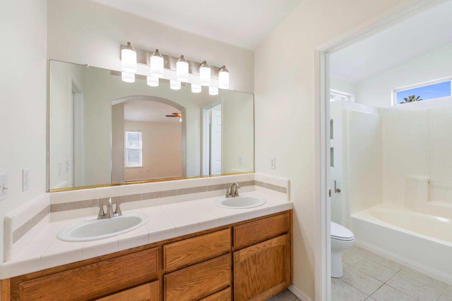 520 South Burgundy Street Kerman, CA 93630 - Photo 29 of 44