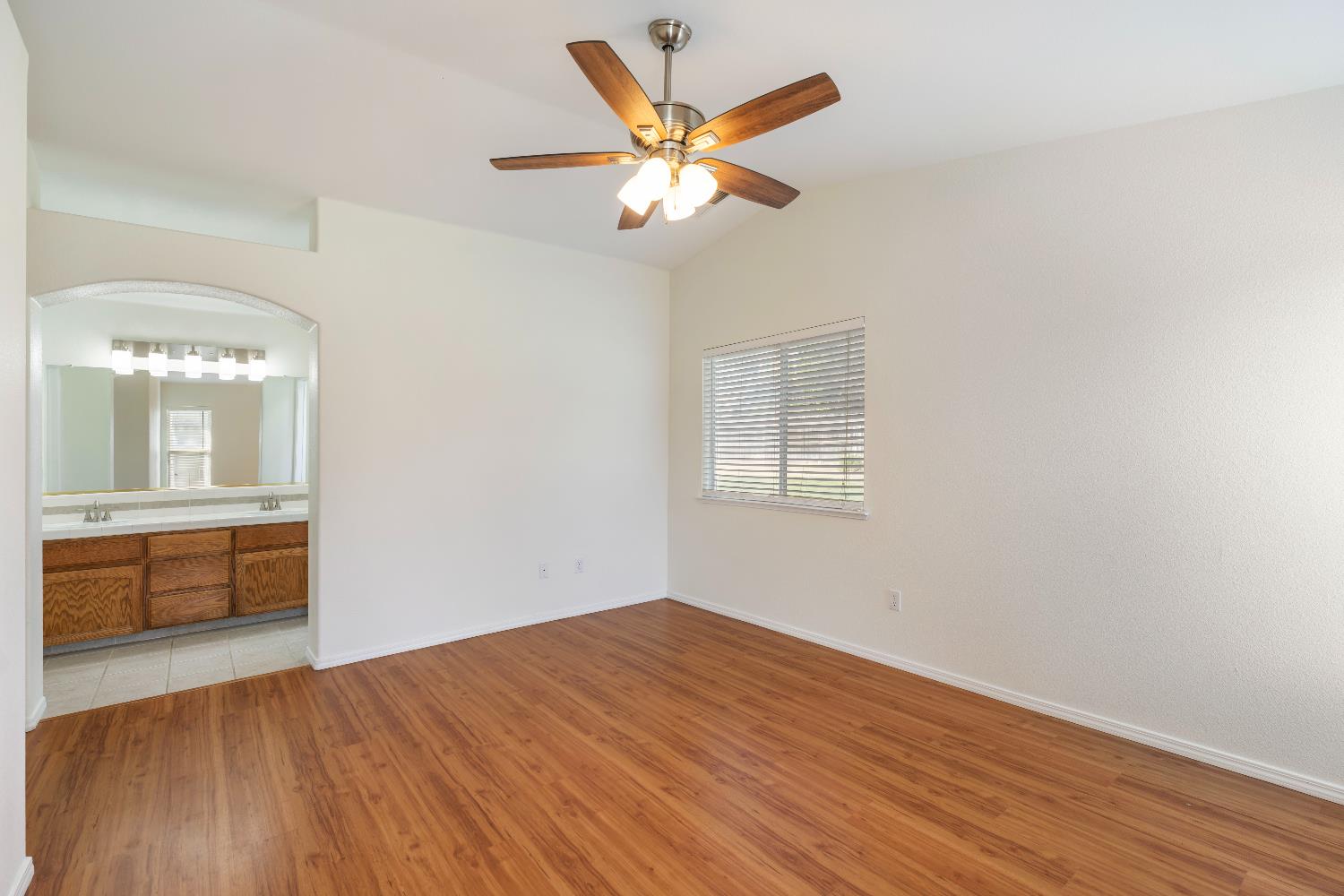 520 South Burgundy Street Kerman, CA 93630 - Photo 30 of 44