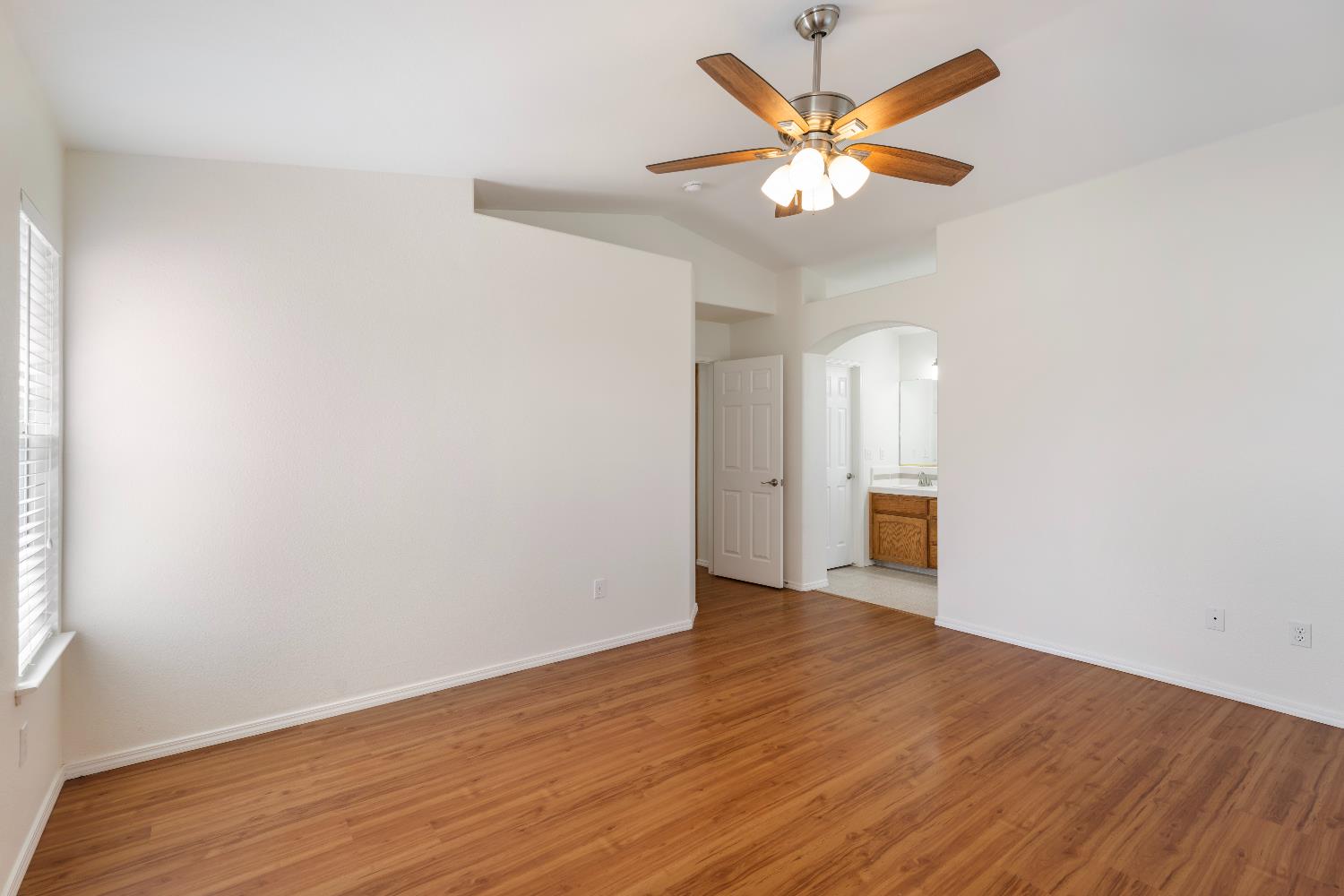 520 South Burgundy Street Kerman, CA 93630 - Photo 31 of 44